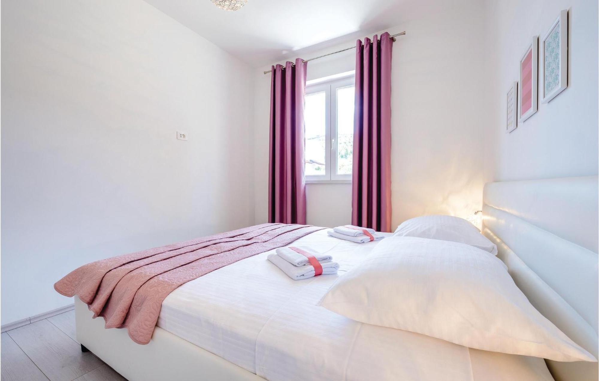 Amazing Apartment In Cavtat With House Sea View ภายนอก รูปภาพ