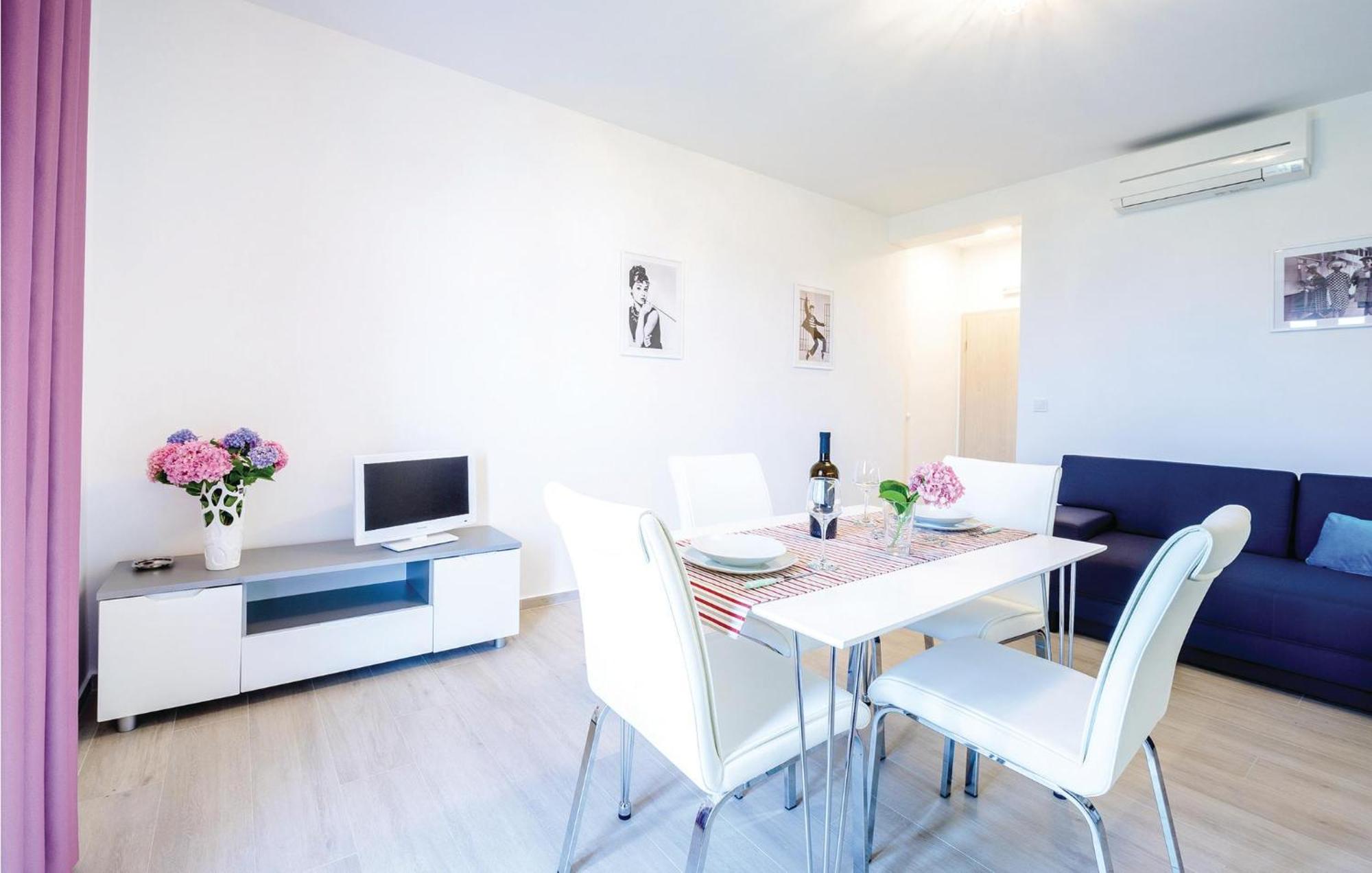 Amazing Apartment In Cavtat With House Sea View ภายนอก รูปภาพ