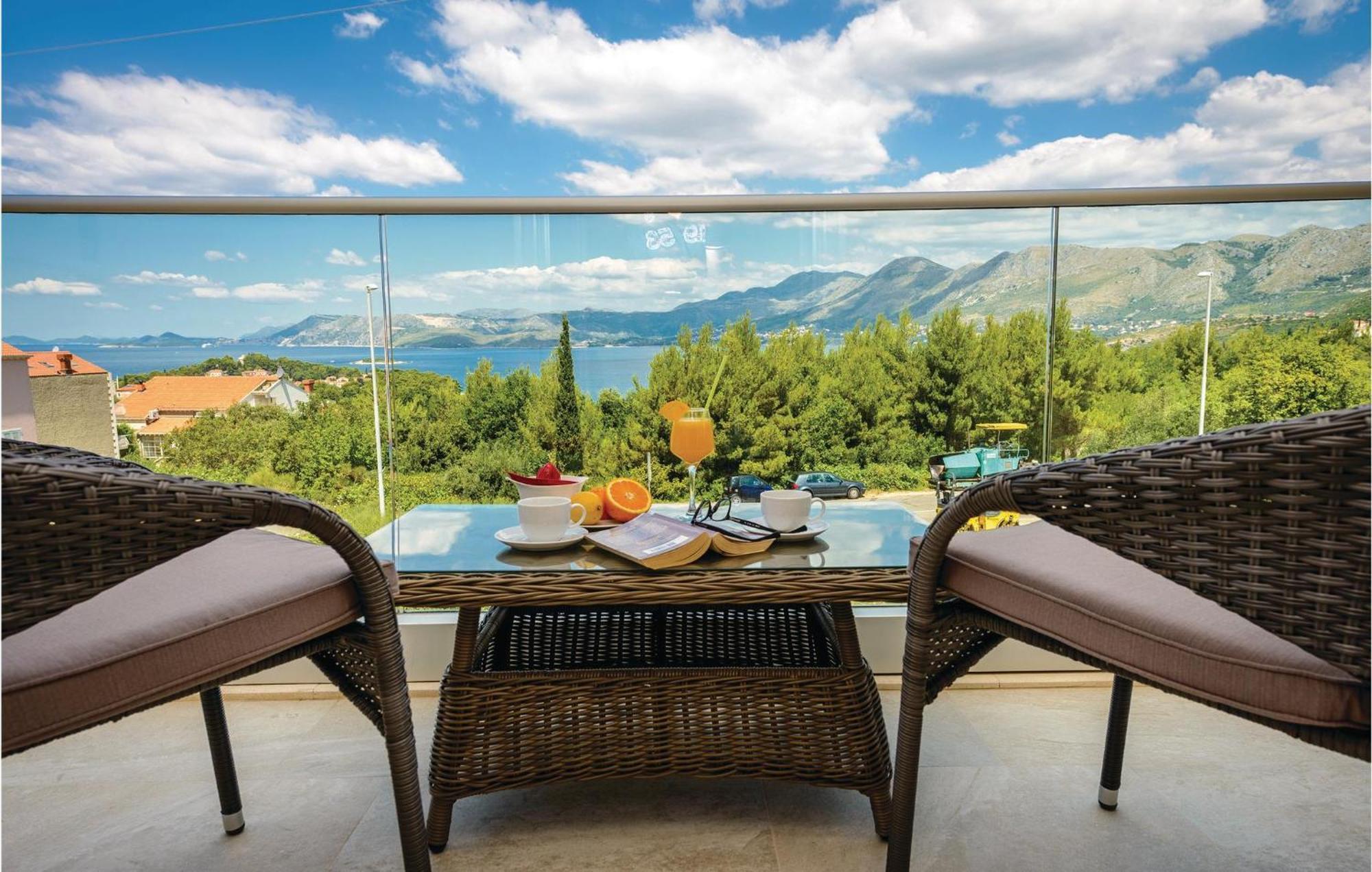 Amazing Apartment In Cavtat With House Sea View ภายนอก รูปภาพ