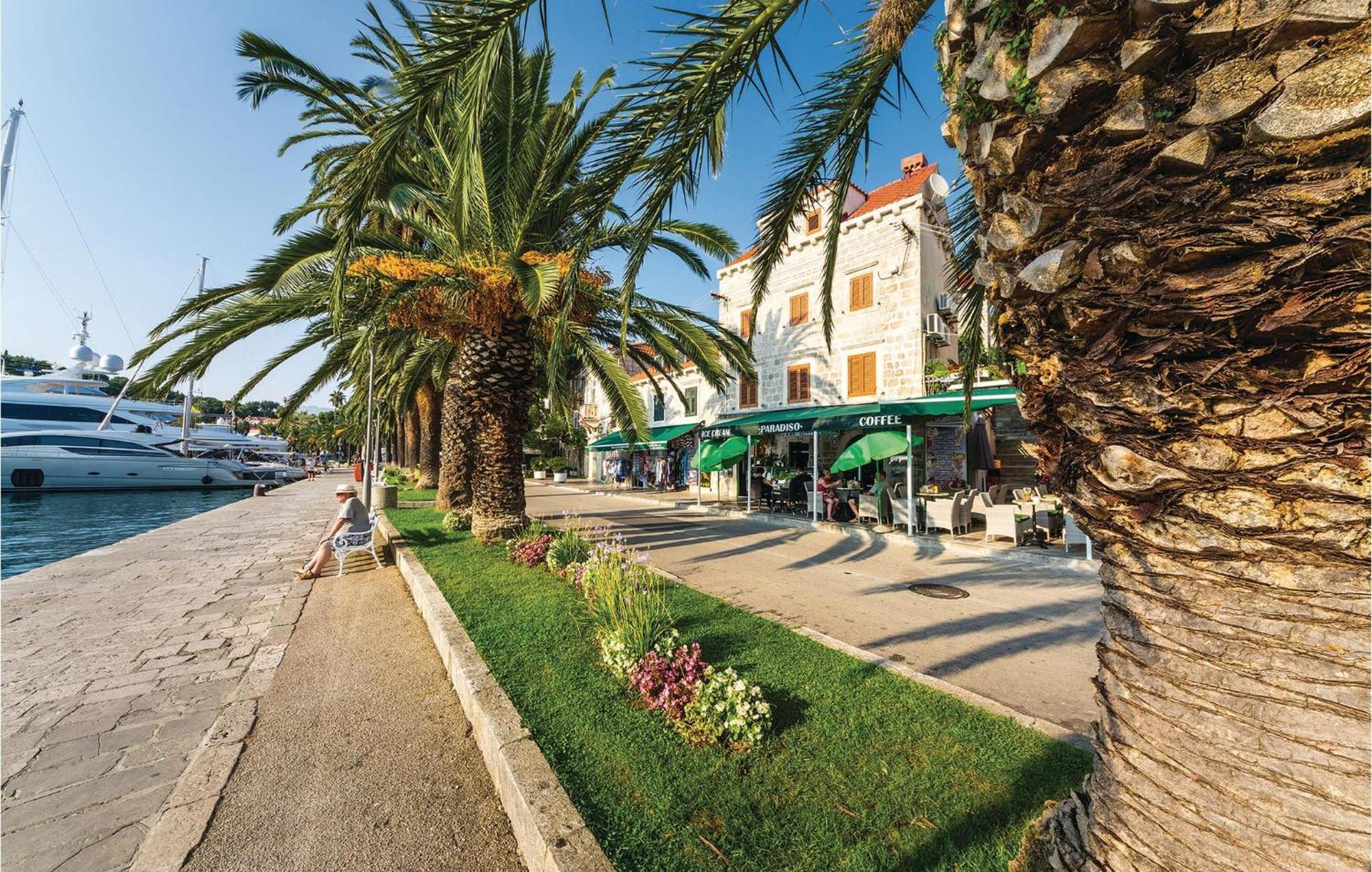 Amazing Apartment In Cavtat With House Sea View ภายนอก รูปภาพ