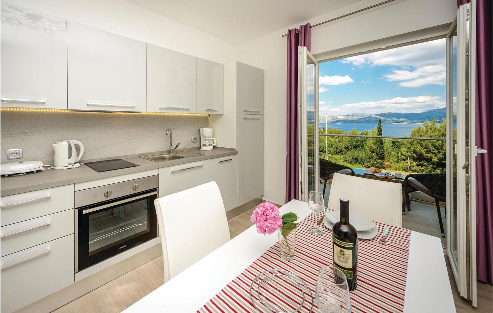 Amazing Apartment In Cavtat With House Sea View ภายนอก รูปภาพ