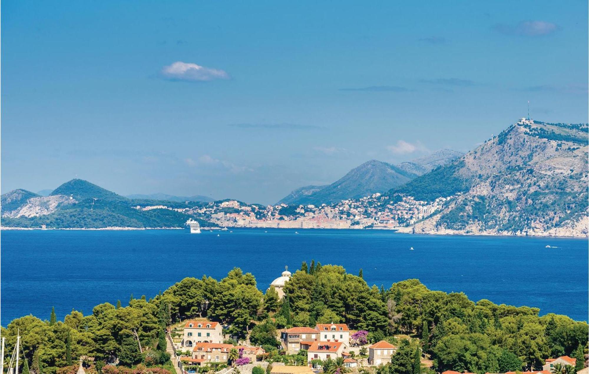 Amazing Apartment In Cavtat With House Sea View ภายนอก รูปภาพ